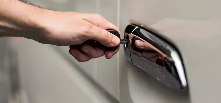 Why Choose Our Auto Locksmith Team in Evanston, IL?
